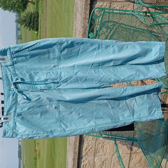 RIDERS BY LEE~Perfect Mid-Rise Fit Capri Jeans Turquoise Denim 12 - Picture 1 of 6